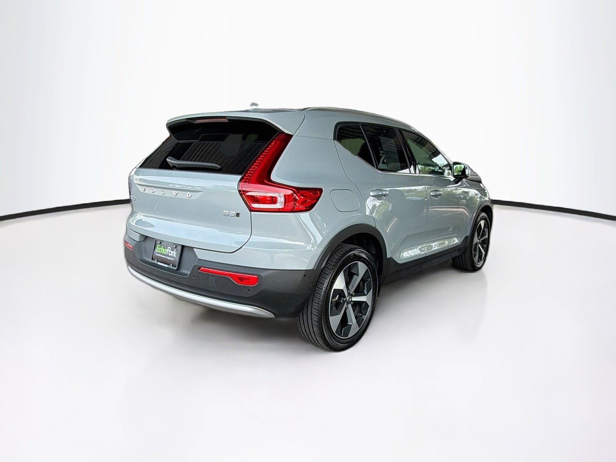 Used 2025 Volvo XC40 B5 Plus AWD/4WD image 9