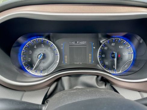 Used 2023 Chrysler Voyager LX FWD image 12