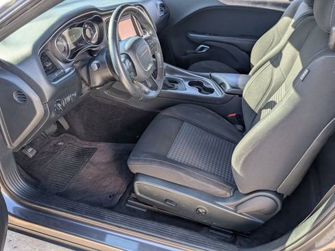 Used 2018 Dodge Challenger SXT image 5