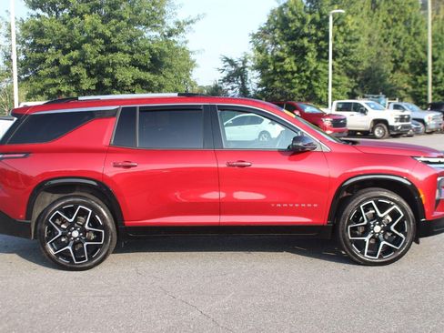 Used 2025 Chevrolet Traverse High Country AWD/4WD image 8