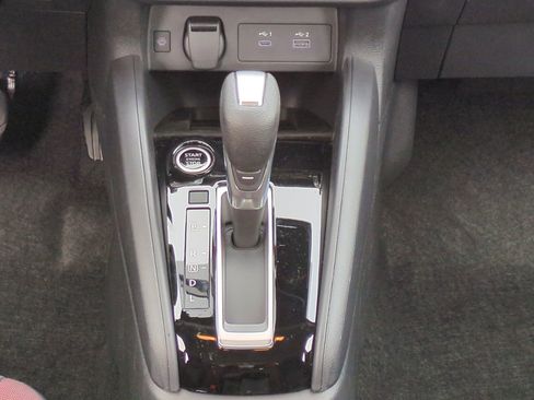 New 2025 Nissan Versa SR w/ Trunk Package FWD image 18