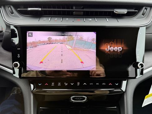 New 2026 Jeep Grand Cherokee Altitude AWD/4WD image 25
