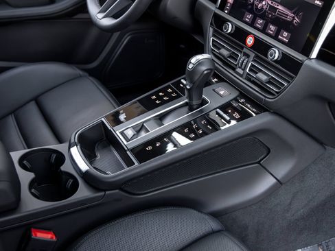 Certified 2026 Porsche Macan AWD/4WD image 54