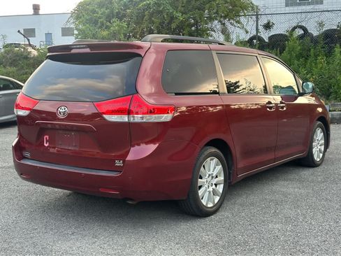 Used 2014 Toyota Sienna XLE AWD/4WD image 7