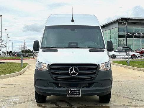 Used 2025 Mercedes-Benz Sprinter 2500 image 3