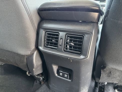Used 2021 Toyota RAV4 XLE AWD/4WD image 37