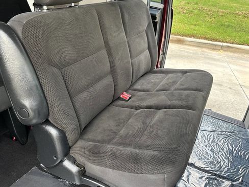 Used 2018 Dodge Grand Caravan SE w/ UConnect Hands-Free Group image 16