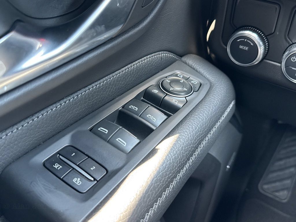 Used 2022 GMC Yukon Denali RWD image 37