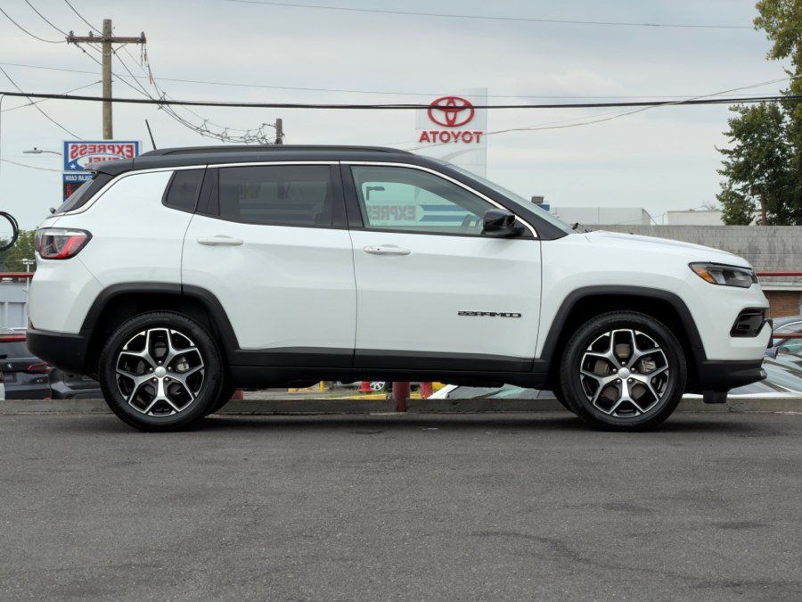 Used 2024 Jeep Compass Limited AWD/4WD image 4
