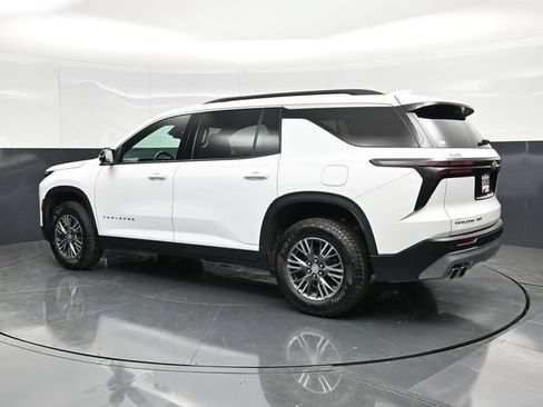 Used 2024 Chevrolet Traverse LT AWD/4WD image 9