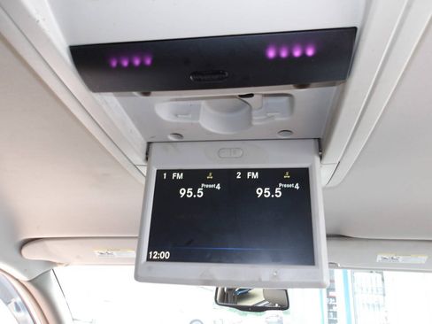 Used 2014 Chrysler Town & Country Touring-L w/ Trailer Tow Group FWD image 26
