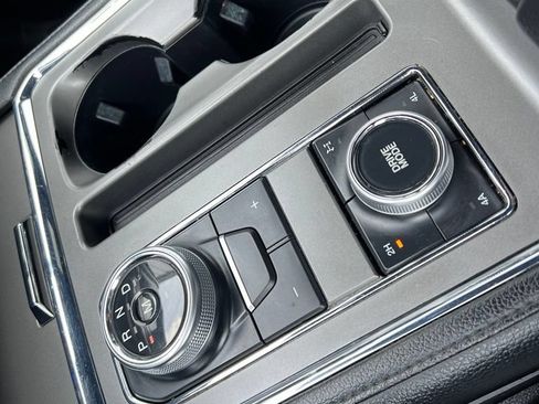 Used 2020 Ford Expedition XLT w/ Equipment Group 202A AWD/4WD image 54
