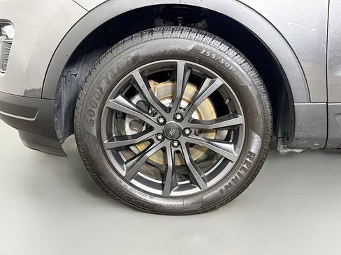 Used 2019 Ford Explorer XLT w/ XLT Sport Appearance Package AWD/4WD image 35