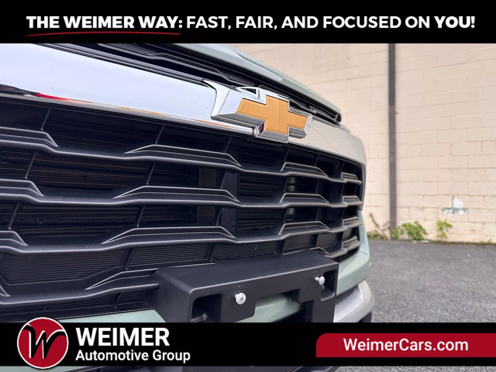 Used 2025 Chevrolet TrailBlazer LT w/ LT Cold Weather Package AWD/4WD image 3
