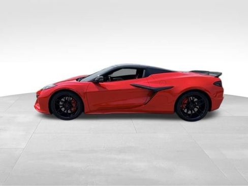 Used 2025 Chevrolet Corvette Z06 RWD image 3