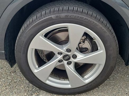 Certified 2025 Audi Q5 Premium Plus w/ Premium Plus AWD/4WD image 9
