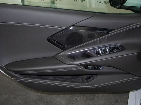 Used 2023 Chevrolet Corvette Stingray Premium Conv w/ Z51 Performance Package image 9