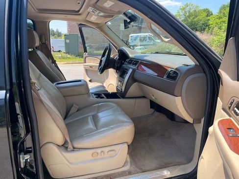 Used 2007 GMC Yukon XL SLT w/ SLT Preferred Equipment Group RWD image 14