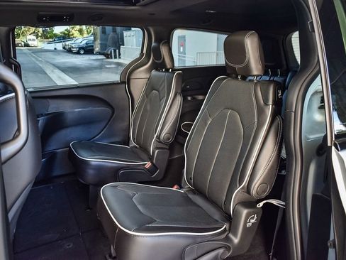 New 2026 Chrysler Pacifica Limited w/ S Appearance Package FWD image 18