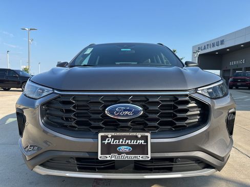 Used 2025 Ford Escape ST-Line FWD image 2