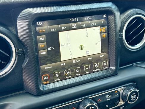 Used 2018 Jeep Wrangler Unlimited Sahara AWD/4WD image 14