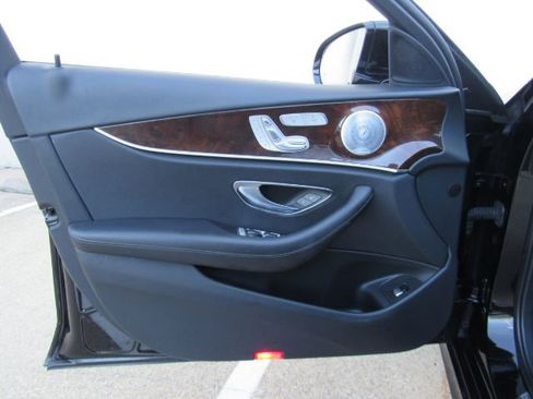 Used 2019 Mercedes-Benz E 450 4MATIC Sedan w/ Premium Package image 11