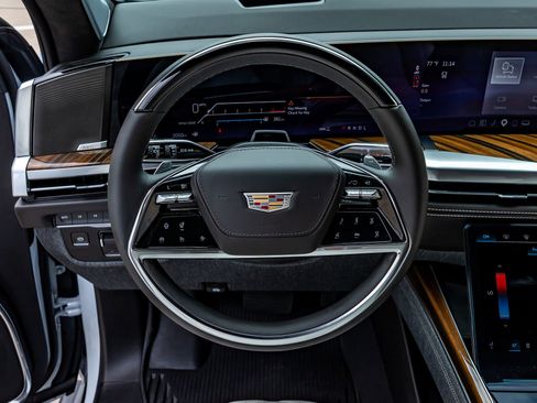 Used 2026 Cadillac Escalade Platinum Sport w/ LPO, Floor Liner Package AWD/4WD image 19