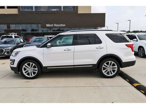 Used 2017 Ford Explorer Limited w/ Equipment Group 301A FWD image 5