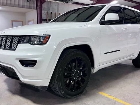 Used 2021 Jeep Grand Cherokee Laredo X AWD/4WD image 6