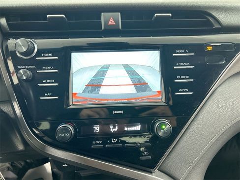 Used 2020 Toyota Camry SE image 15
