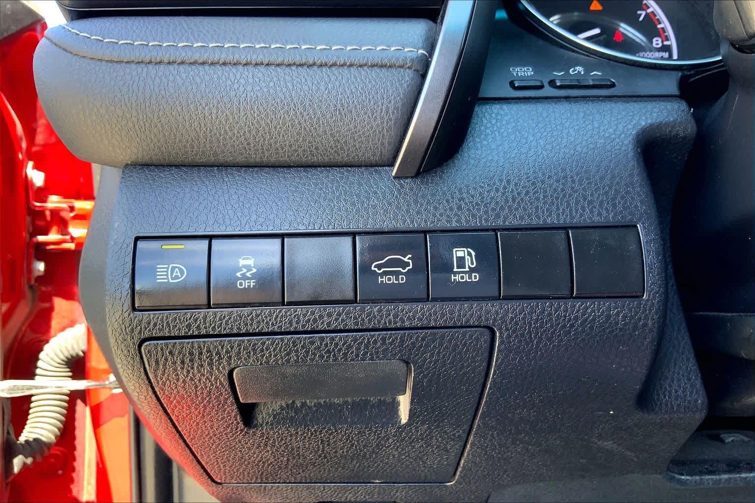 Used 2019 Toyota Camry SE w/ Convenience Package FWD image 32