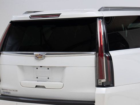 Used 2016 Cadillac Escalade ESV Premium AWD/4WD image 18