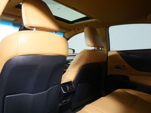 Used 2024 Lexus ES 300h F Sport image 19