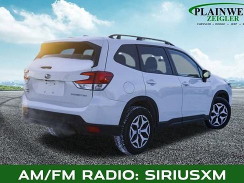Used 2023 Subaru Forester Premium image 3