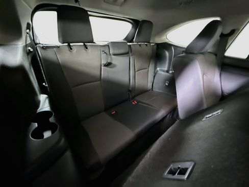 Used 2025 Toyota Highlander LE FWD image 43
