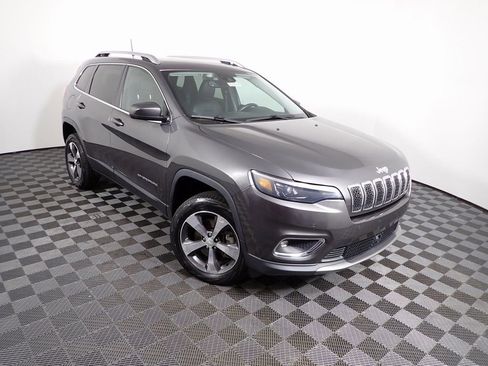 Used 2019 Jeep Cherokee Limited w/ Technology Group AWD/4WD image 7