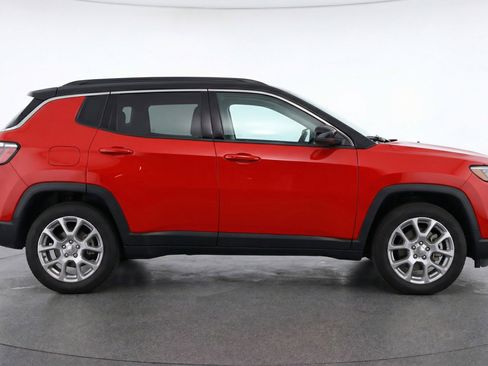 Used 2025 Jeep Compass Limited AWD/4WD image 11