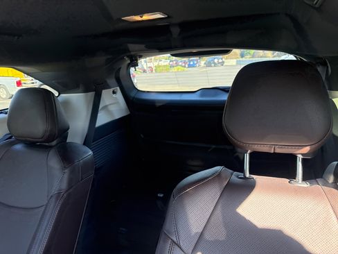 Used 2024 Toyota Sienna Platinum image 7