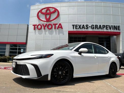 Used 2026 Toyota Camry SE FWD image 2
