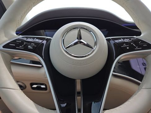 Used 2023 Mercedes-Benz EQS 580 4MATIC SUV image 35