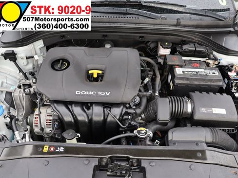 Used 2017 Hyundai Elantra SE image 20