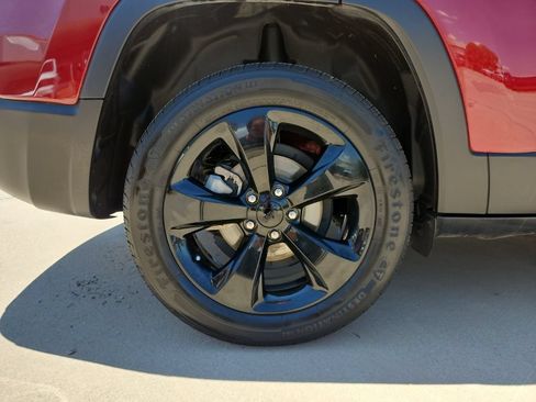Used 2021 Jeep Cherokee Latitude Plus FWD image 9