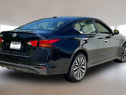 Used 2025 Nissan Altima 2.5 SV FWD image 6