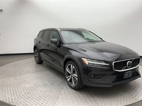 Certified 2023 Volvo V60 B5 Cross Country Plus w/ Climate Package image 8