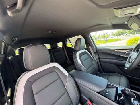 New 2025 Chevrolet Blazer EV LT image 17