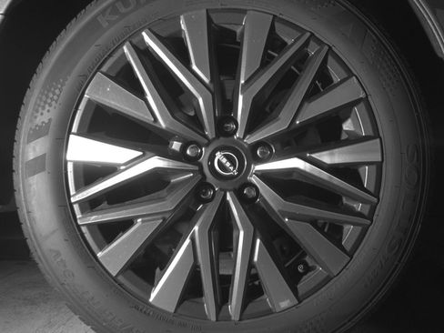 Used 2025 Nissan Altima 2.5 SV FWD image 15