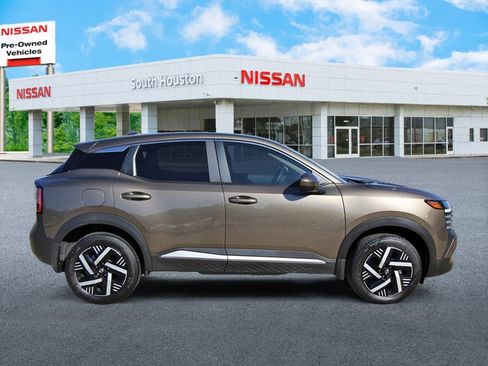 Used 2025 Nissan Kicks SV image 5