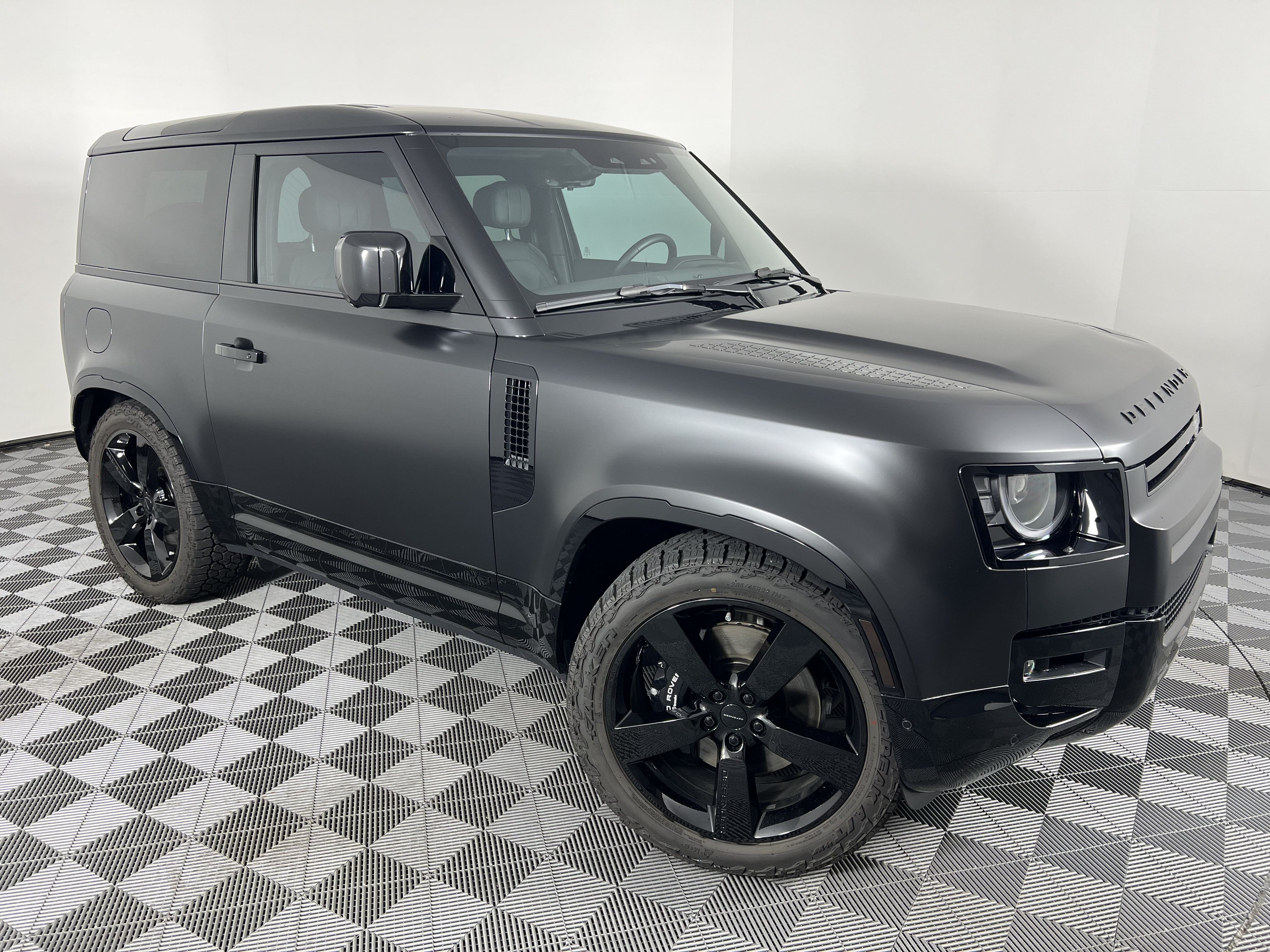 Used 2026 Land Rover Defender 90 V8 AWD/4WD image 2