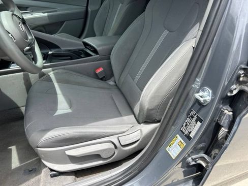 Used 2025 Hyundai Elantra SE FWD image 8