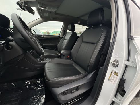 Used 2022 Volkswagen Tiguan SE image 13